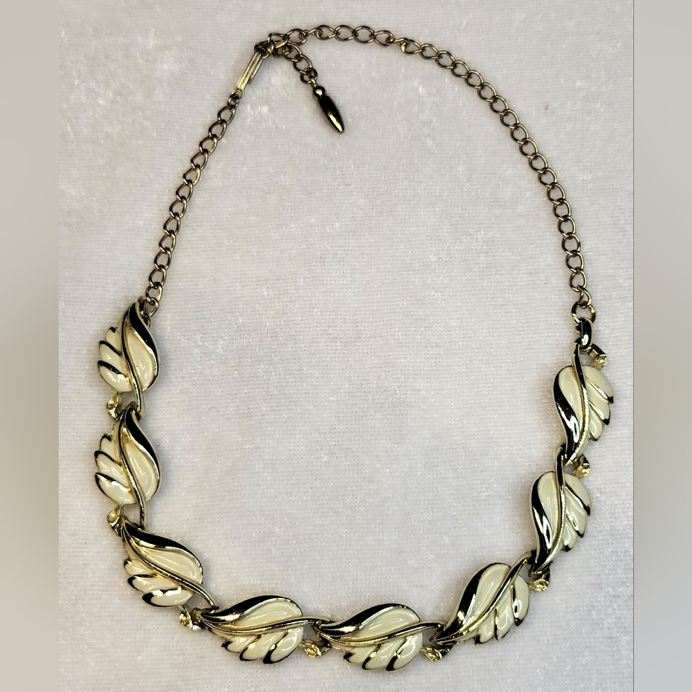Vintage Coro Gold-Tone Leaf Leaves White Enamel Necklace Choker Signed